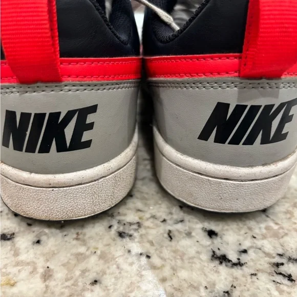 Nike Dunk Low youth 5.5 Gray and navy Sneakers with Red Accents - Picture 4 of 6